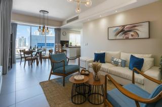 Upscale City Center Condo, Pool, Gym - 3