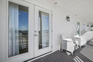 Quiet Harbor Condo-Private Balcony-Relaxing Stay - 6