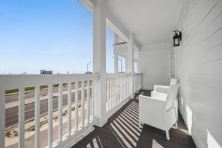 Quiet Harbor Condo-Private Balcony-Relaxing Stay - 8
