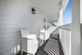 Quiet Harbor Condo-Private Balcony-Relaxing Stay - 7