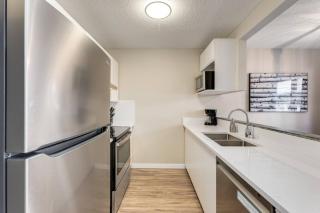 Stylish 3BR Condo in DT Canmore - 2