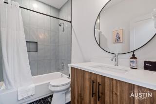 Pet-Friendly 3BR,2.5BA Home w Yard Near Mueller and Moody Center by Austin Vacay - 5