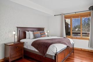 Mountain Views Lux 2BR Condo in Canmore with Hot Tub - 9