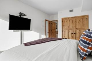 Mountain Views Lux 2BR Condo in Canmore with Hot Tub - 5