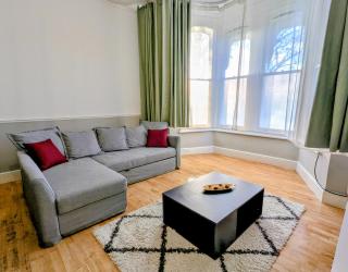 2 Bedroom House with Garden and Free Parking -10 min to London Bridge and near Lewisham Hospital - 0