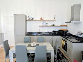 2 Bedroom House with Garden and Free Parking -10 min to London Bridge and near Lewisham Hospital - 2