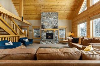 The Moccasin Lodge with Hot Tub and Fire Pit Escape - 8