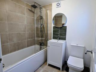 2 Bedroom House with Garden and Free Parking -10 min to London Bridge and near Lewisham Hospital - 7