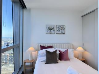 West Side Place Family Suite with Pool Sauna Gym - 9