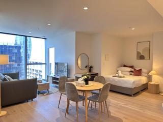 West Side Place Family Suite with Pool Sauna Gym - 4