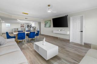 Premier Oceanfront Condo with Epic Island View - 7