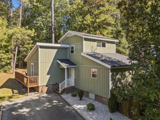 Lake Trace Retreat near Carolina Traverse Country Club - 0