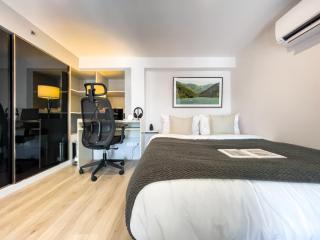 250m BTS l Duplex Unit l Rooftop Pool l Sontana - 9