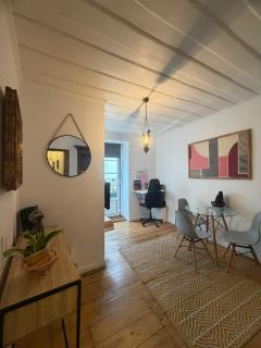 Alfama Downtown Corner - 9