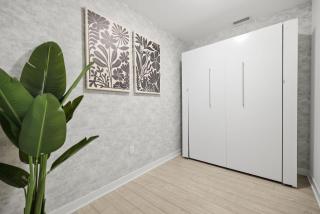 Stylish 2BR Retreat Parking & Sleeps 6 - 3