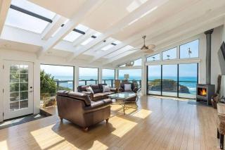 Seaside Elegance Oceanfront Escape with 3 Suites - 5