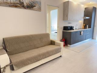 10 Minutes' walk from the Railway Station - 5