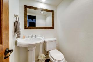 3 Mi to Slopes! Family Tahoe North Shore Getaway - 1