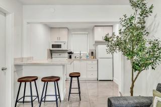 Bright 1BR Getaway Victoria Park Las Olas Nearby - 5