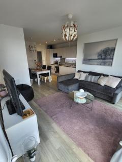 Top floor 2 Bed Apartment One min from Wembley Stadium - 7