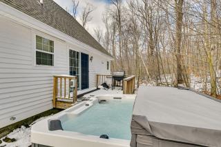 5 Mi to Mt Snow West Dover Getaway with Hot Tub - 7