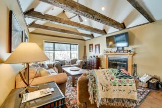 5 Mi to Mt Snow West Dover Getaway with Hot Tub - 5