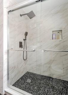 2BR WParking Full Kitchen 5 Min to Old Port - 6