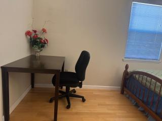 Private First-Floor Guest Suite with 2BR 1Bath full Kitchen - Tracy - 4