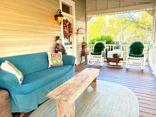 Circa 1900 - Historic - Romantic - Private - Pond - Fenced Yard - The Cottage at Chappell Hill - 6