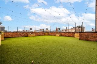 Luxury Vera Mitchell Apartment by LRI Hospital - 4