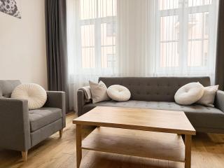 Prestigious Location - 2 Bedrooms - 6 Guests - Riga Centre - 6