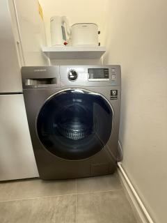 Modern Luxe Studio Flat - 3