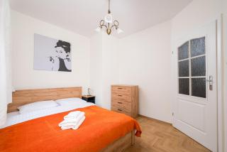 Bemowo Spacious Apartment by BookingHost - 8