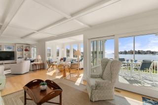 Waterfront Private Beach Gorgeous Views - 4