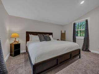 Lolo Bear Cabin Rustic Pets OK Mt Hood retreat - 8