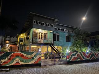 Max Garden and Pool - 1