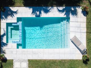 Naples Beach Retreat Bike to Beach! 4 Bed 2 Bath - 7