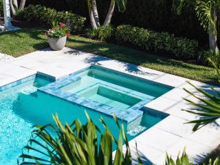 Naples Beach Retreat Bike to Beach! 4 Bed 2 Bath - 8