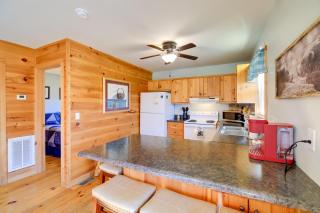 Less Than half Mi to Damascus Town Park Cozy Cabin with Deck - 5