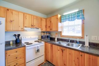 Less Than half Mi to Damascus Town Park Cozy Cabin with Deck - 4