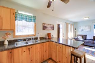 Less Than half Mi to Damascus Town Park Cozy Cabin with Deck - 3