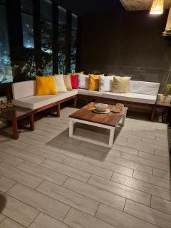 Large Terrace, Premium Location Free Parking - 6