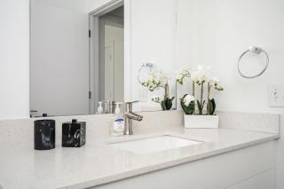 Luxury 1B1B with Balcony Downtown 542Blvd - 1