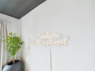 Hyve - Mahogany - Walk to Broadway - 8