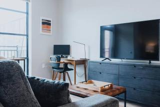 Studio near Forest Park with Pool & Workspace - 8