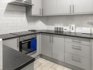 Barnsley Terrace Getaway Nearby Peak District - 2