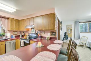 Cute Hoodsport Cottage Close to Lake Kokanee! - 2