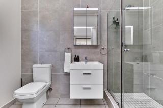 The Royale Stays - Apartment with Pool & Gym near Fourways Mall and Hospital - 1