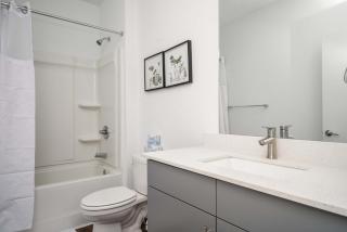 Luxury 1B1B with Balcony Downtown 542Blvd - 7