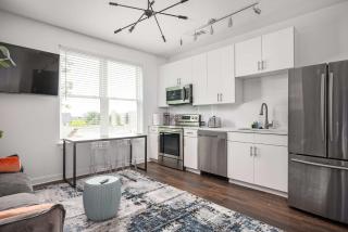 Luxury 1B1B with Balcony Downtown 542Blvd - 5